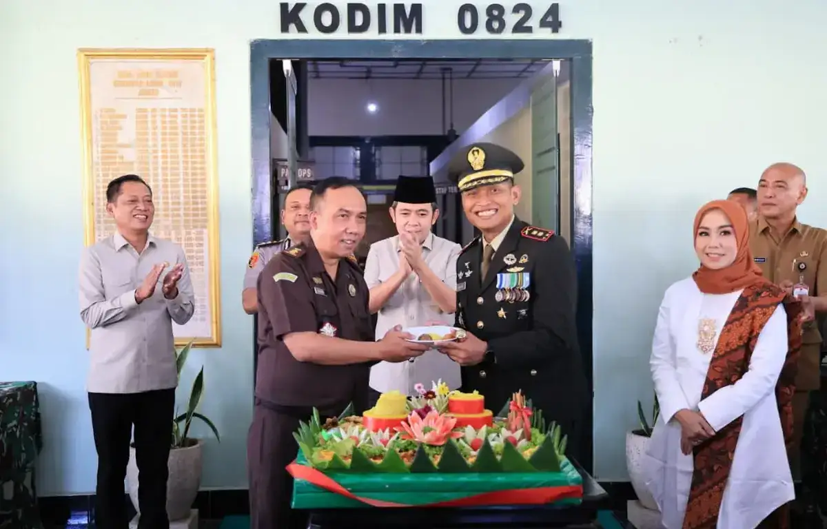 Kejutan Bupati Fawait dan Forkopimda untuk Kodim 0824 Atas Solidnya Sinergi di Hari TNI ke 81 Tahun