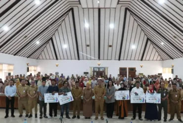 Pemkab Bojonegoro & PT ADS salurkan bantuan insentif relokasi kepada 161 pedagang Pasar Kota Lama (foto: istimewa)