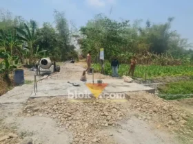 Progres pembangunan jalan dan jembatan program pengembangan infrastruktur sosial ekonomi wilayah. (foto: blok-a.com/Syahrul Wijaya)
