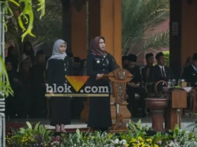 Wali kota Mojokerto Ika Puspita Sari pimpin upacara peringatan hari jadi ke-81 Provinsi Jawa Timur. (foto: blok-a.com/Syahrul Wijaya)