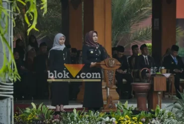 Wali kota Mojokerto Ika Puspita Sari pimpin upacara peringatan hari jadi ke-81 Provinsi Jawa Timur. (foto: blok-a.com/Syahrul Wijaya)